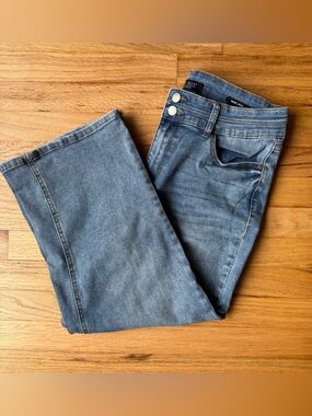 Judy Blue Light to Medium Wash Denim Jeans